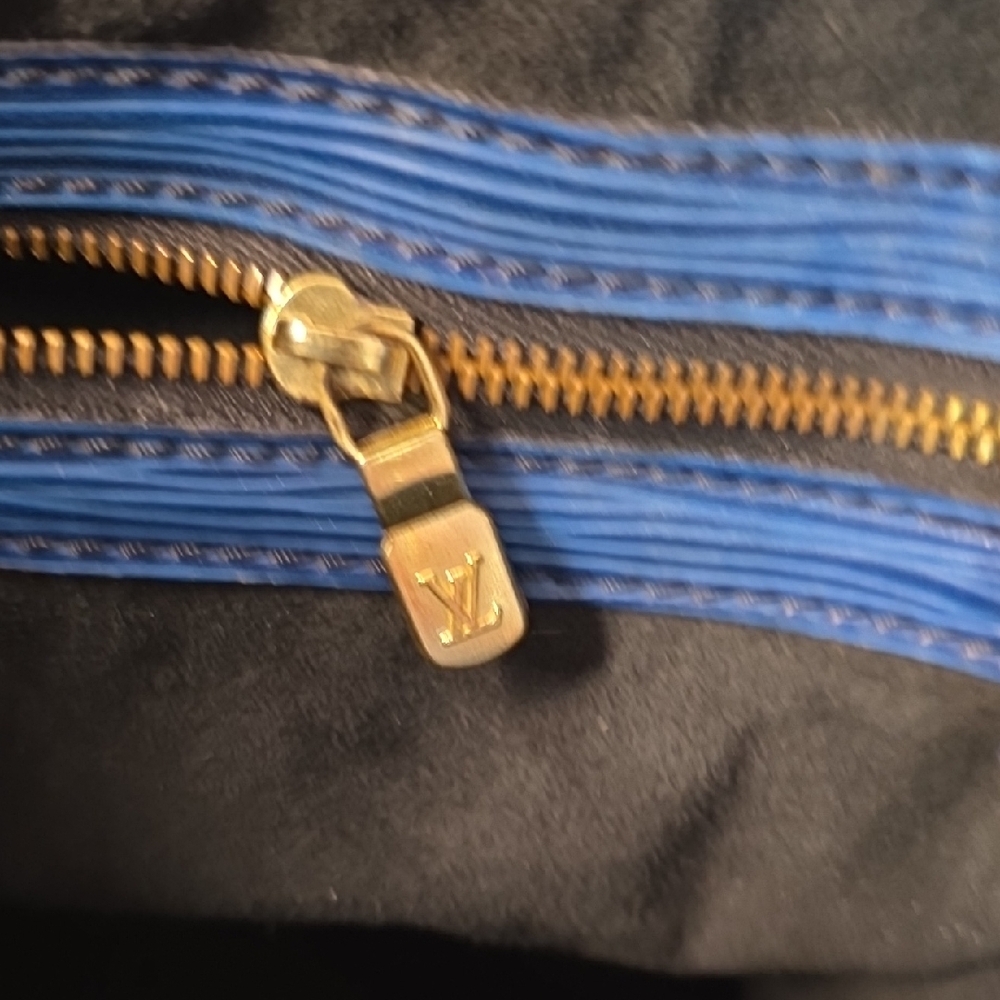 Louis Vuitton Epi Blue Bucket Bag With COA - Picture 5 of 15